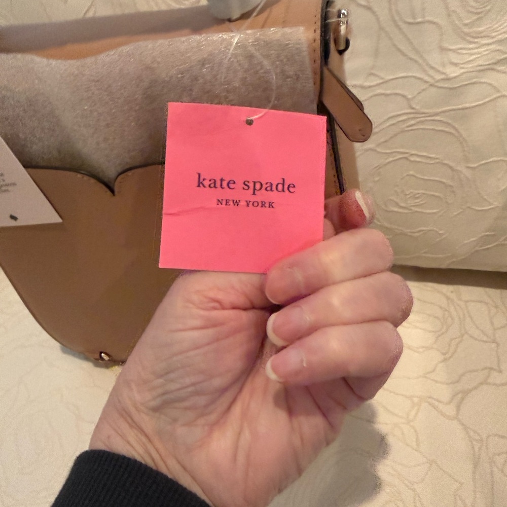Kate Spade New York Elegant Tan Leather Handbag - Picture 2 of 7